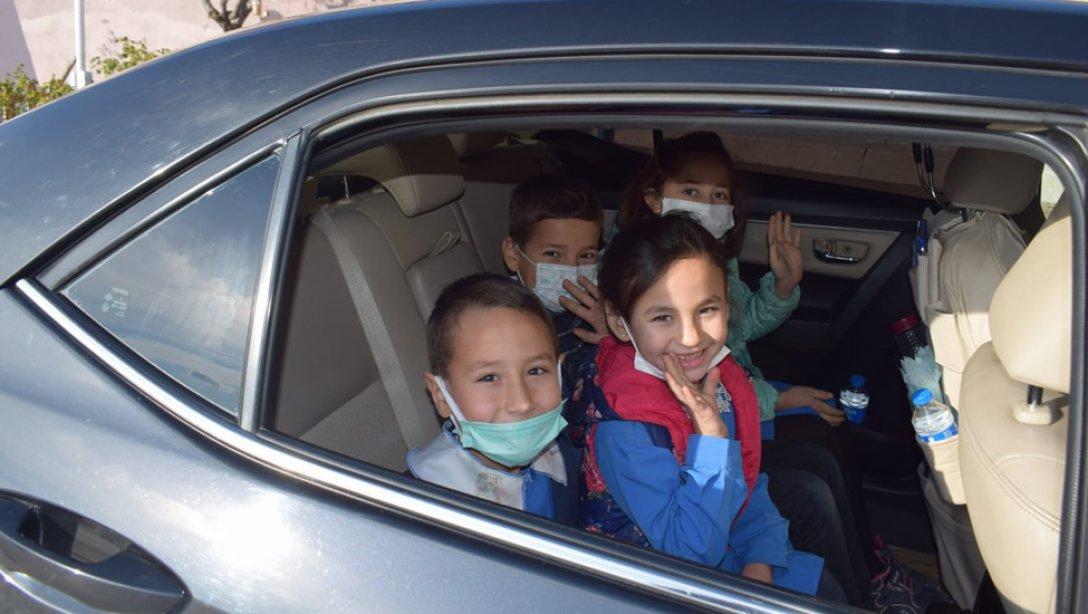 Kaymakamımız Sn. Furkan ALPAY'a  Karacaören Ş.M.A. İlkokulu Öğrencileri Ziyarette Bulundu
