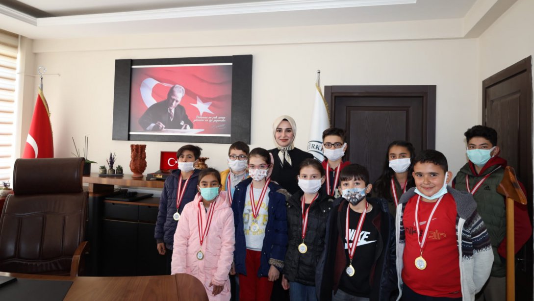 Karacasu Akıl ve Zekâ Oyunları Turnuvası İlçemiz Atatürk İlkokulunda gerçekleştirildi