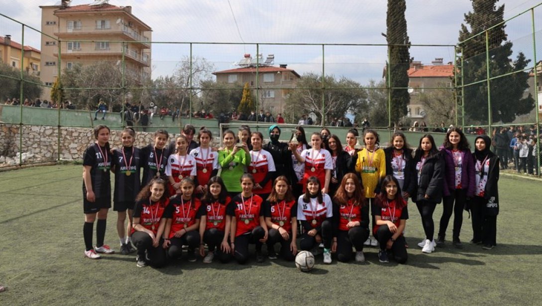 Okulumda Sanat Okulumda Spor Projesi Kapsamında Kırçiçeği Anadolu Lisesi Sınıflar Arası Kızlar Futbol Turnuvası Düzenlendi