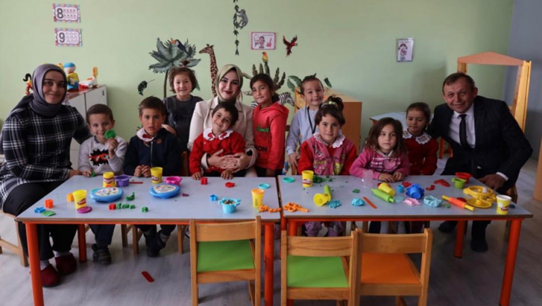 Kaymakamımız Sayın Hatice Gamze KURAN Karacaören Şehit Mehmet AYKAN İlkokulundaki Anasınıfını Ziyaret Etti